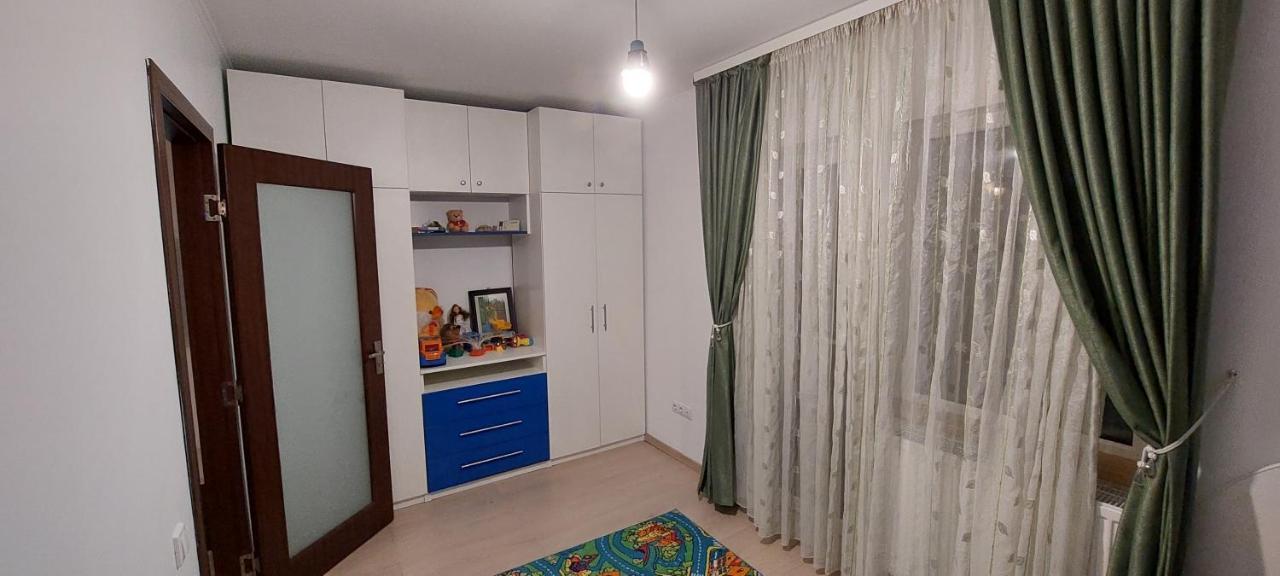 Apartament Cu 3 Căn hộ *