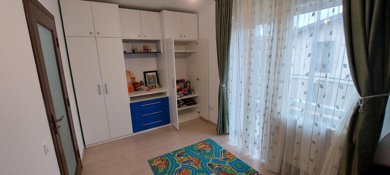 Apartament Cu 3 Căn hộ *