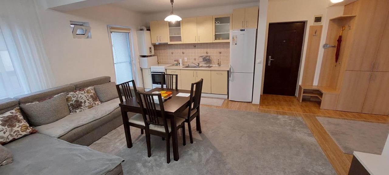 Căn hộ Apartament Cu 3 *